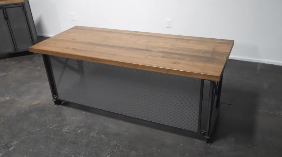 CARRUCA SINGLE DESK SHOWCASE | Iron Age Office