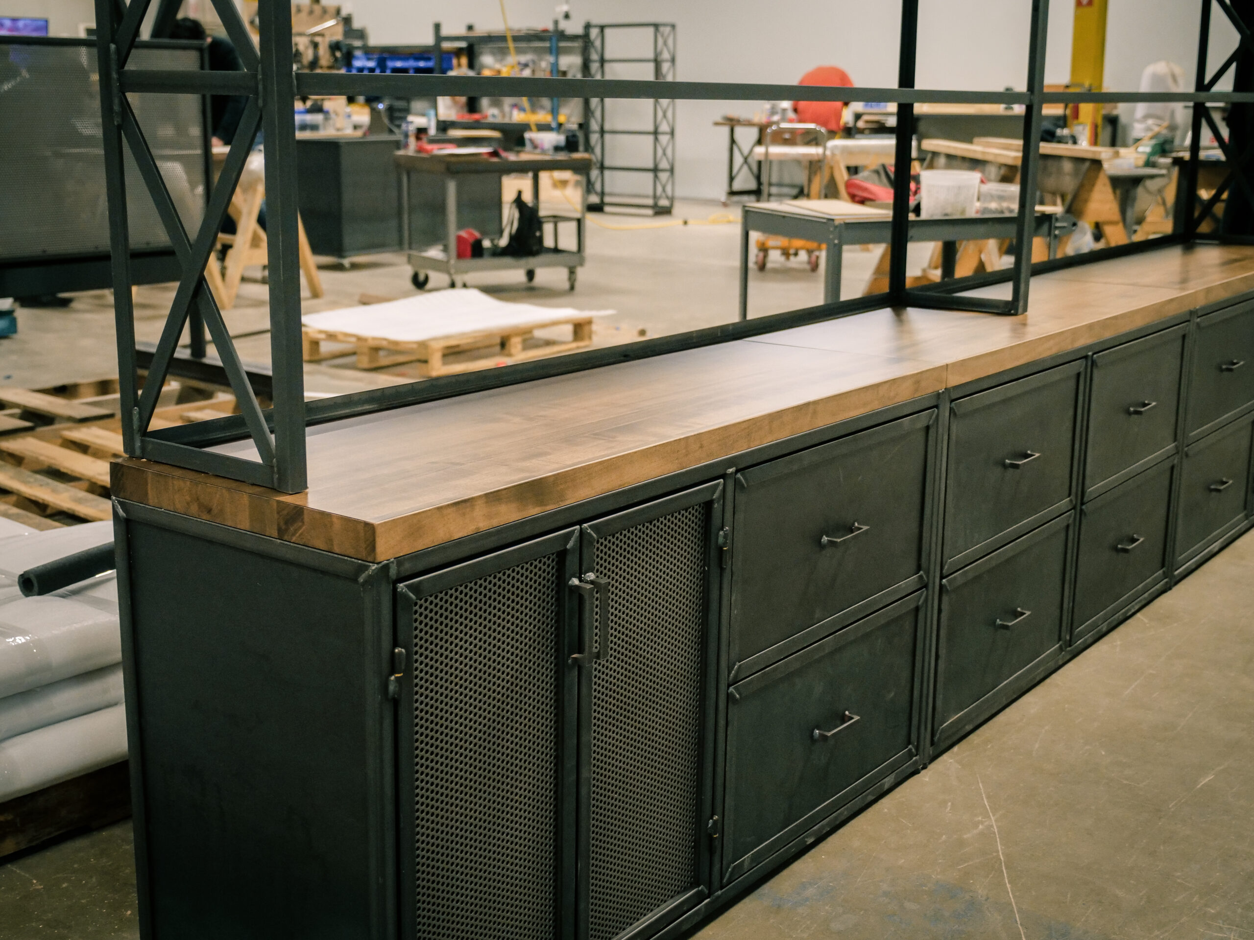 SHELVING HUTCH | Iron Age Office