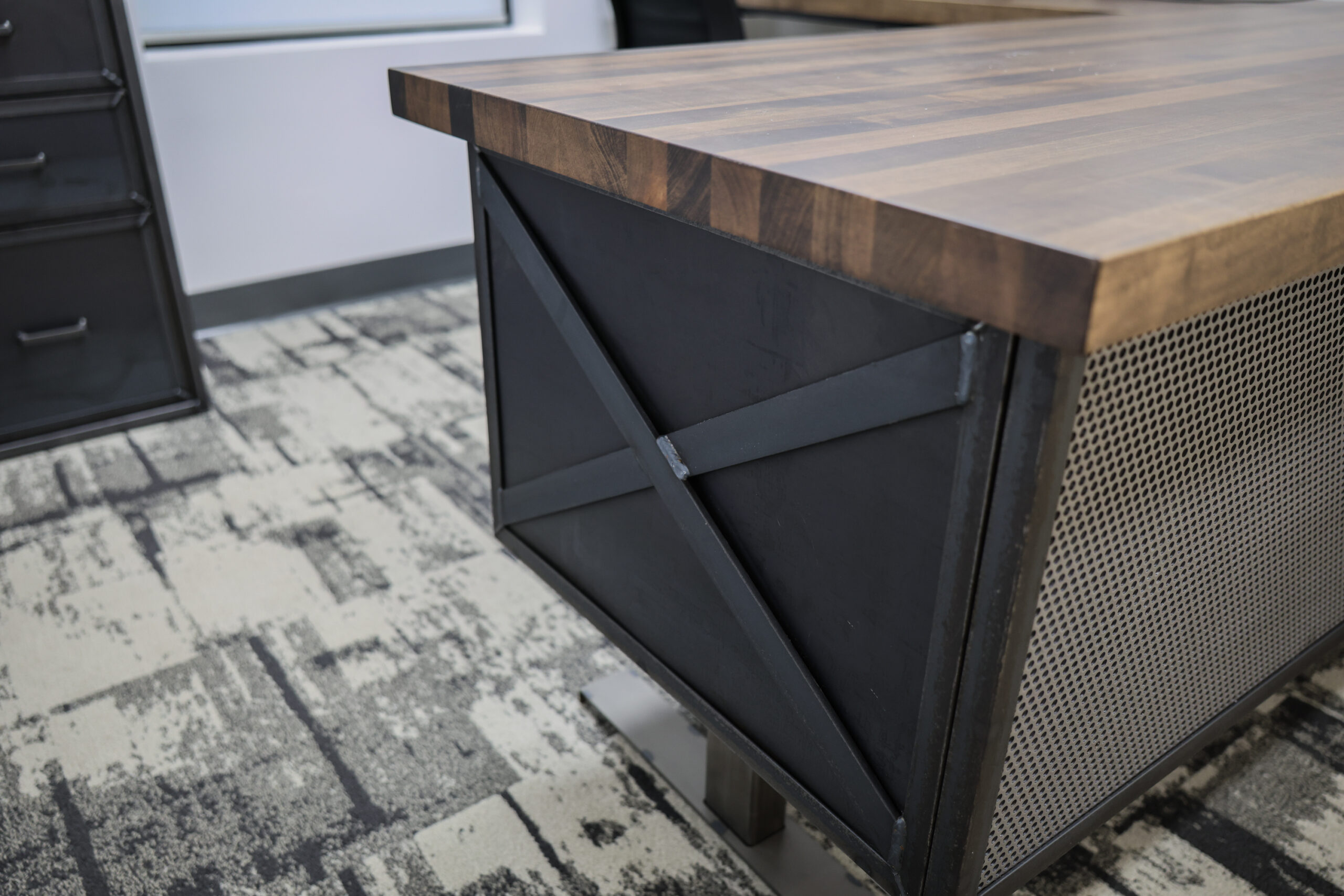 IA Sit-to-Stand Desk V3 | Iron Age Office